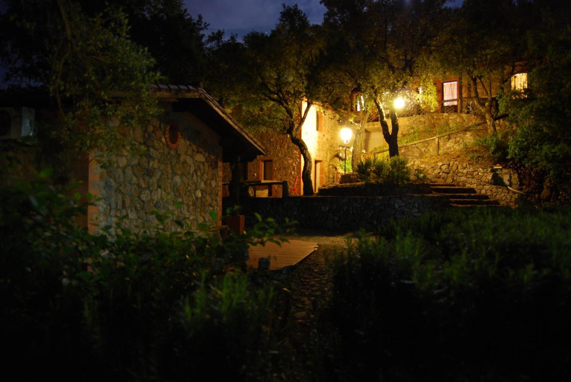 Гостевой дом La Quercia Арбус Экстерьер фото